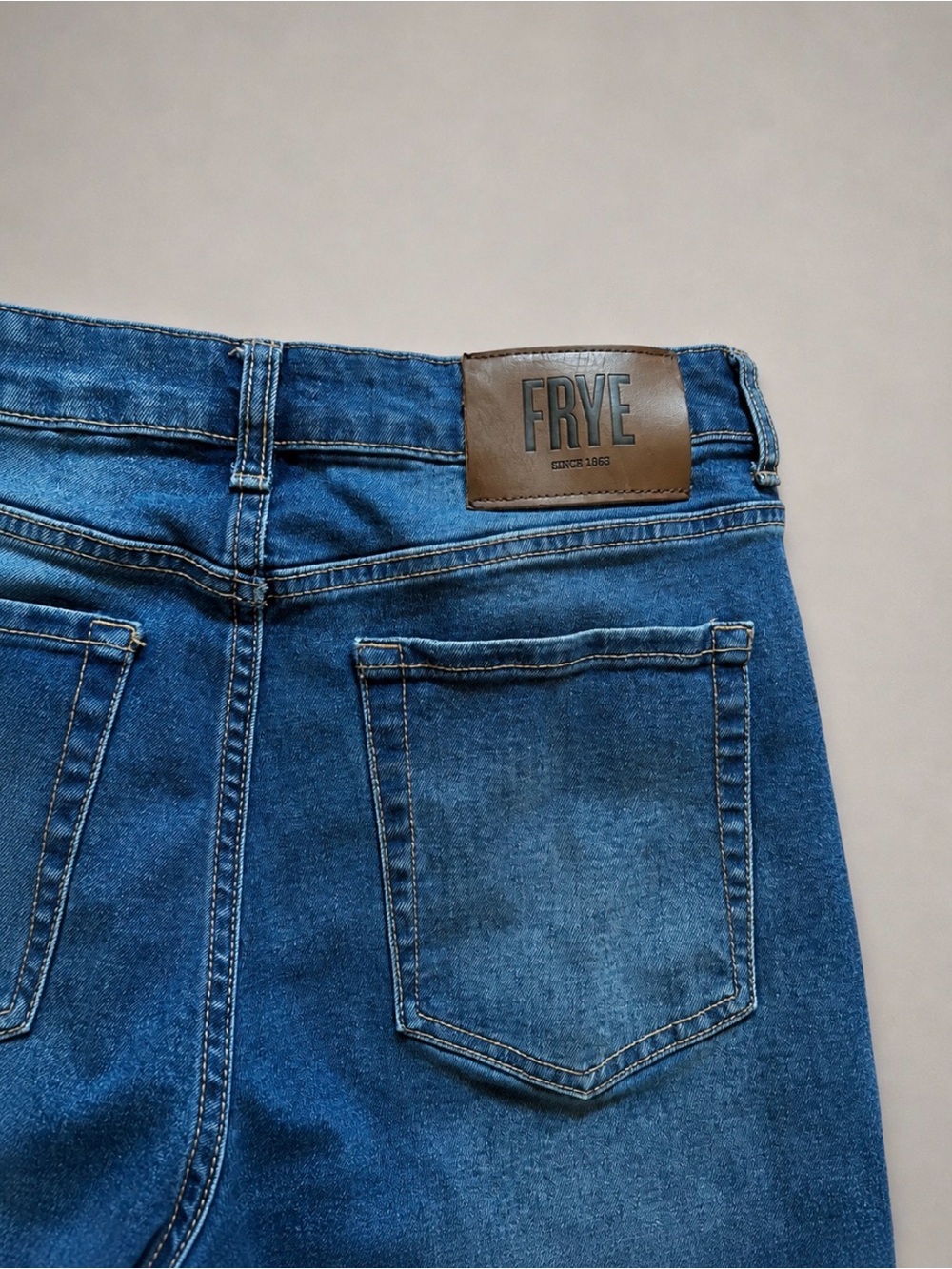 Frye Women’s Straight Leg Denim Jeans Sz 8